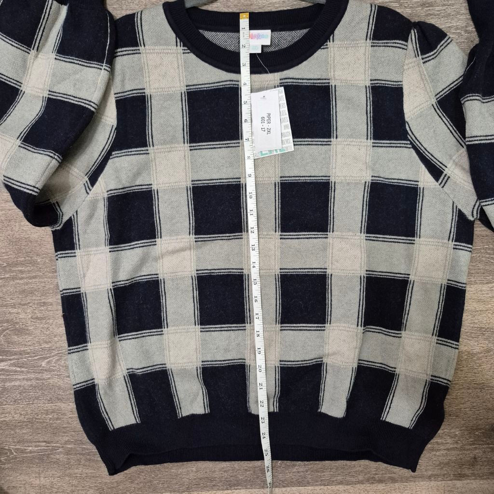 LuLaRoe Piper balloon sleeve sweater in a blue and gray plaid sz 2x - Picture 6 of 7